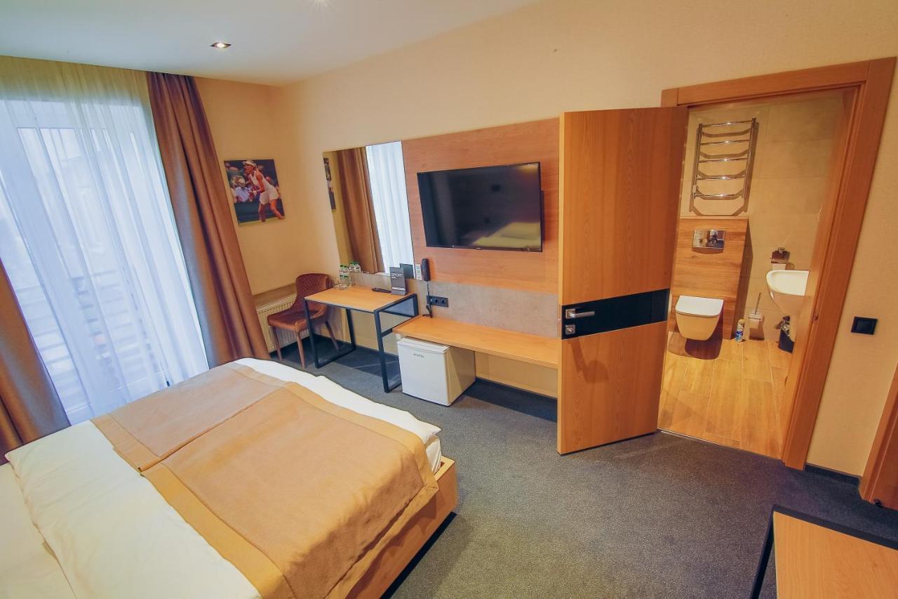 Sport Hotel 1 Tsjerkasij Eksteriør bilde